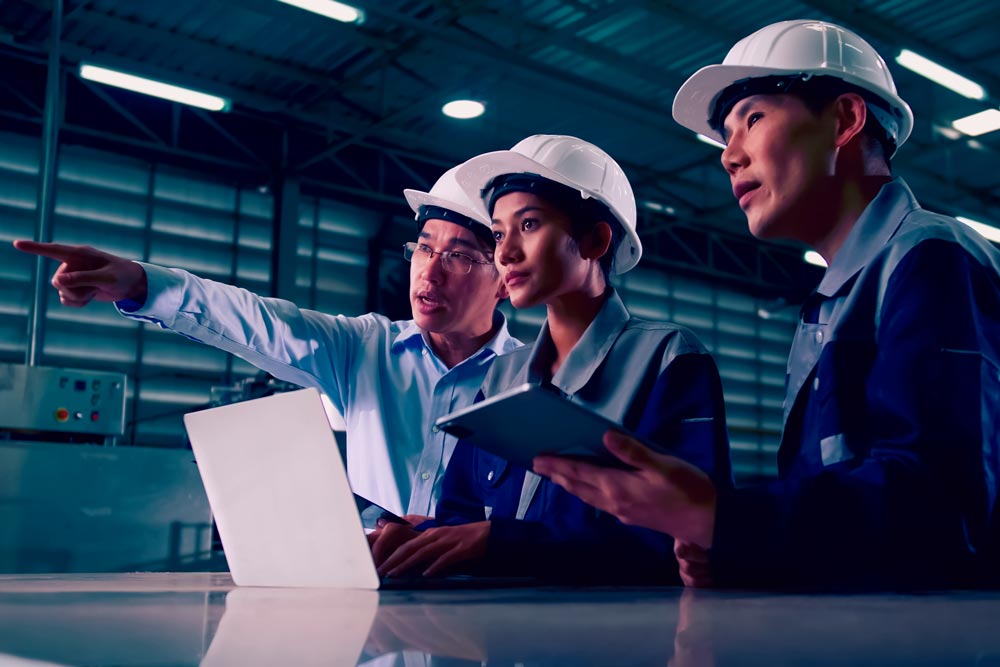 a-team-of-engineers-is-explaining-remote-machine-c-2025-02-22-03-10-17-utc
