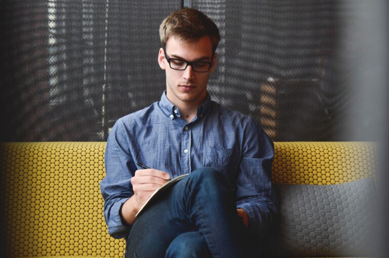 entrepreneur-g0c5fe092b_1920-768×509